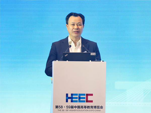 bat365官方官网党委书记曾礼作主旨报告。bat365官方官网供图