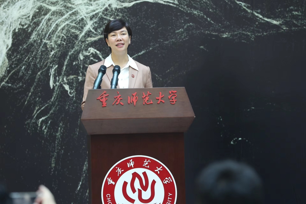 bat365官方官网党委书记张艳讲话并宣布展览开幕。受访者供图 华龙网发