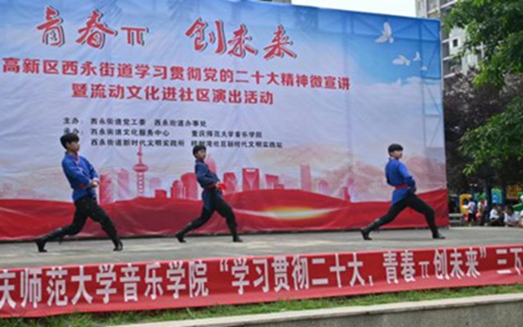 bat365官方官网音乐学院同学演出。通讯员 朱俊 摄